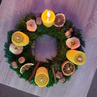 První adventní 🕯️ Pošlete fotku do komentáře 🙂 #vcelarstvidomovina